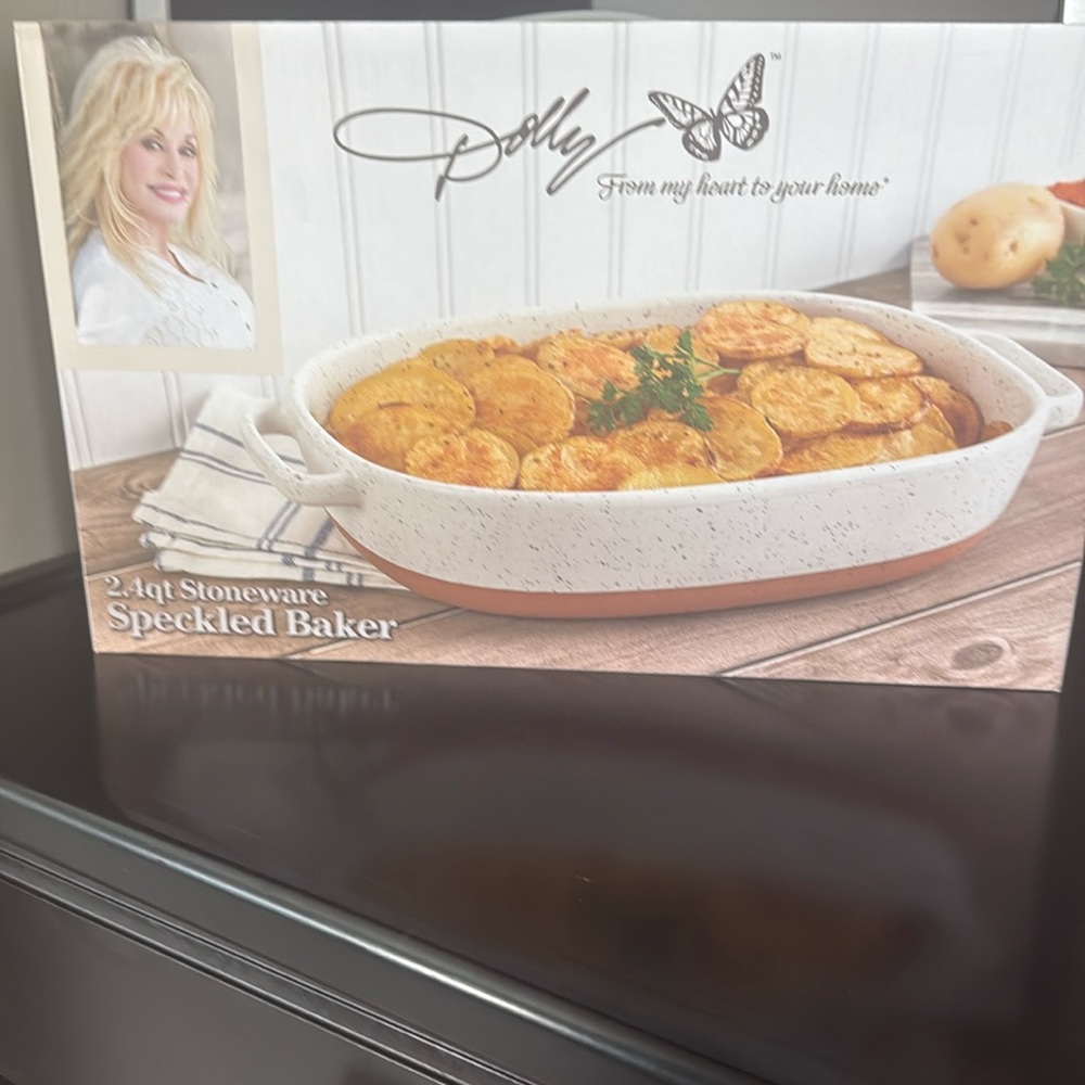 Dolly Parton 2.4 qt Stoneware Speckled Baker